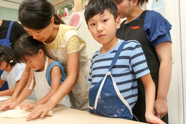 いつの間にそんなに真っ白に？ 手打ちうどん作り体験教室 2017年8月 20170813-6.jpg – イリコスキー製麺所