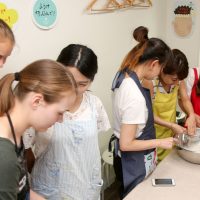 バラエティ豊かなお客さまにお越しいただいて 手打ちうどん作り体験教室 2017年8月 20170814-6.jpg – イリコスキー製麺所