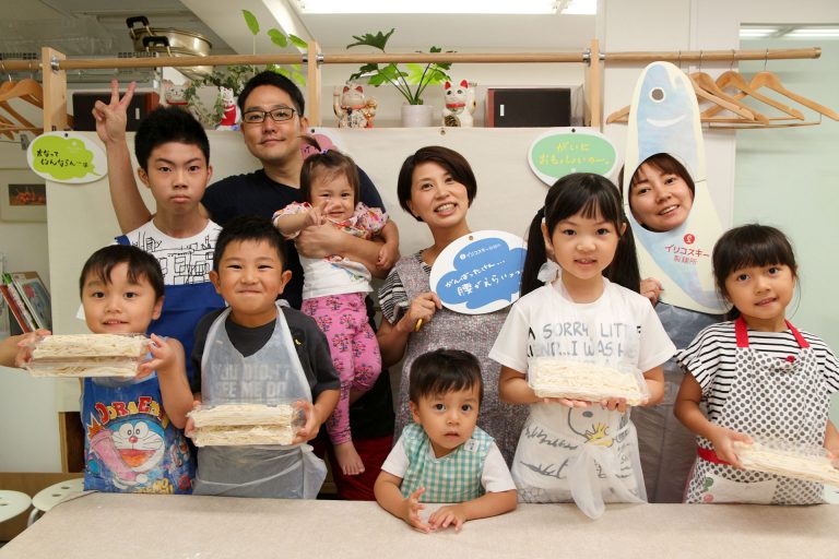 いつの間にそんなに真っ白に？ 手打ちうどん作り体験教室 2017年8月 20170815-5.jpg – イリコスキー製麺所