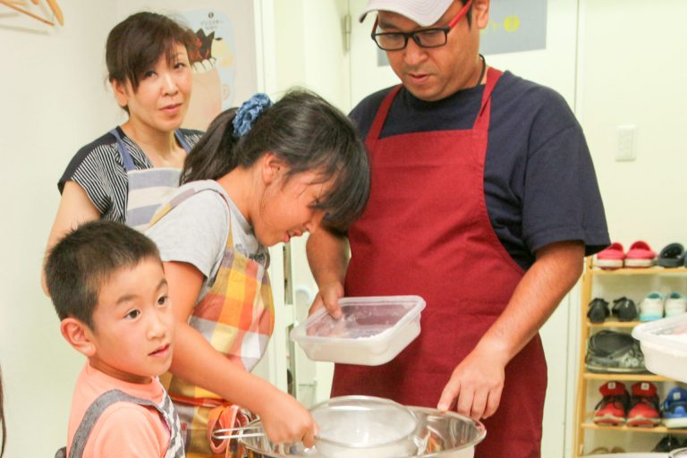 いつの間にそんなに真っ白に？ 手打ちうどん作り体験教室 2017年8月 20170815-9.jpg – イリコスキー製麺所
