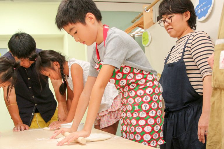 いつの間にそんなに真っ白に？ 手打ちうどん作り体験教室 2017年8月 20170816-6.jpg – イリコスキー製麺所