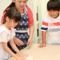 お父さんと二人でニコニコ 手打ちうどん作り体験教室 2017年8月 20170817-3.jpg – イリコスキー製麺所