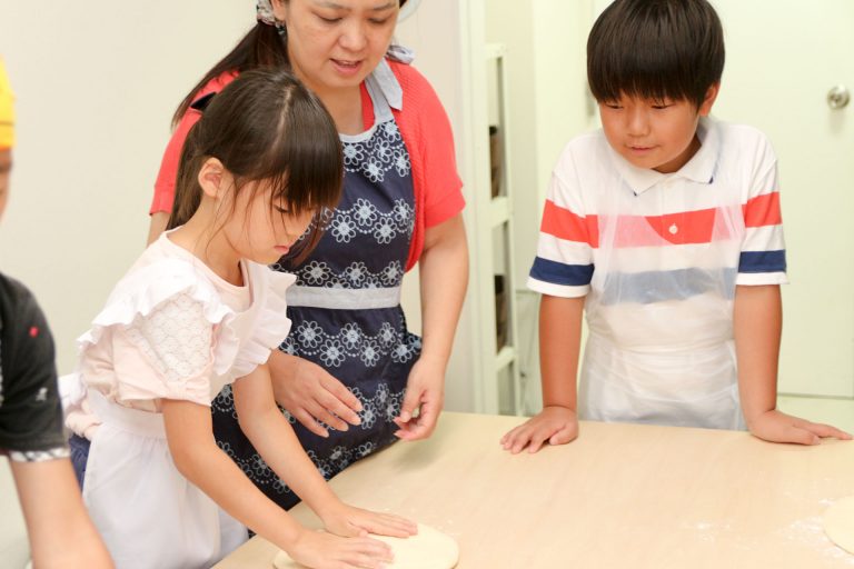 いつの間にそんなに真っ白に？ 手打ちうどん作り体験教室 2017年8月 20170817-3.jpg – イリコスキー製麺所