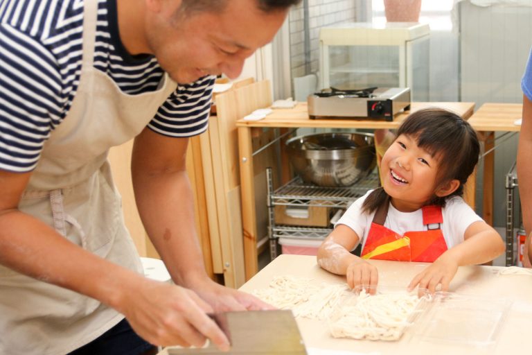 いつの間にそんなに真っ白に？ 手打ちうどん作り体験教室 2017年8月 20170817-4.jpg – イリコスキー製麺所