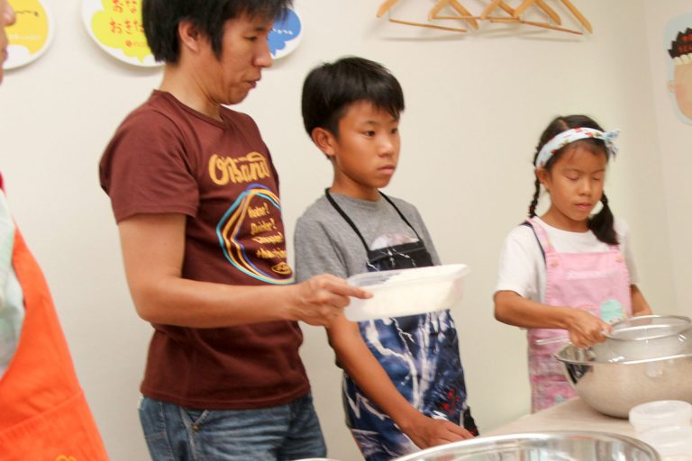 いつの間にそんなに真っ白に？ 手打ちうどん作り体験教室 2017年8月 20170819-4.jpg – イリコスキー製麺所