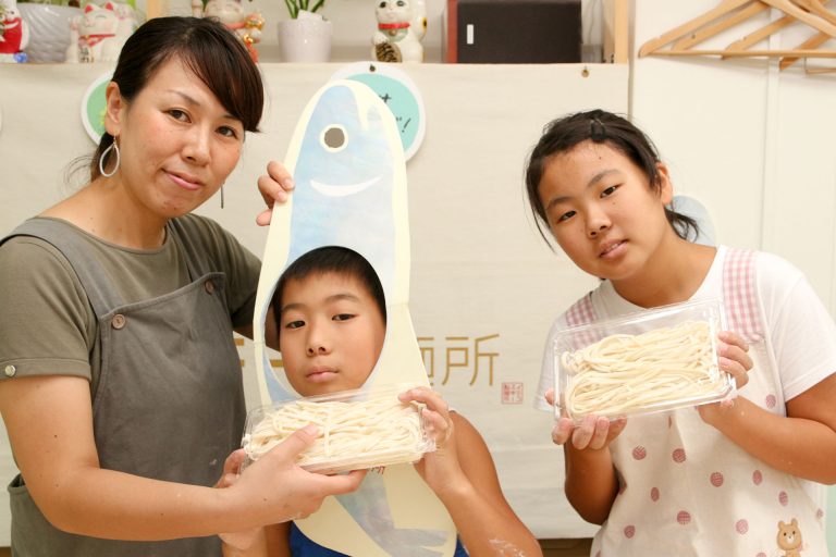 こどもの力だけで 手打ちうどん作り体験教室 2017年8月 20170823-2.jpg – イリコスキー製麺所