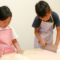 作った回数？う～～ん 手打ちうどん作り体験教室 2017年8月 20170826-1.jpg – イリコスキー製麺所