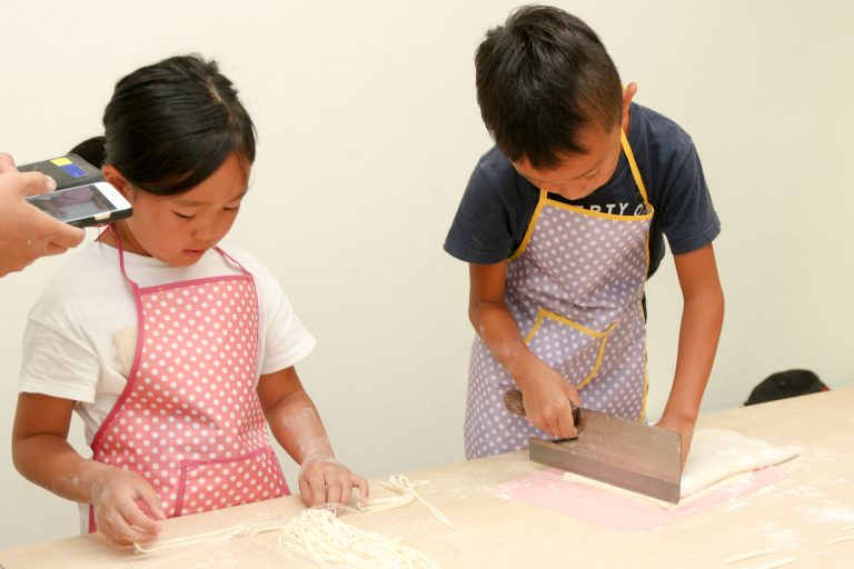 こどもの力だけで 手打ちうどん作り体験教室 2017年8月 20170826-1.jpg – イリコスキー製麺所