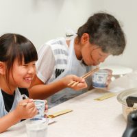 振替休日は雨。運動会の日じゃなくてよかったね。 手打ちうどん作り体験教室 2017年10月 20171002-7.jpg – イリコスキー製麺所