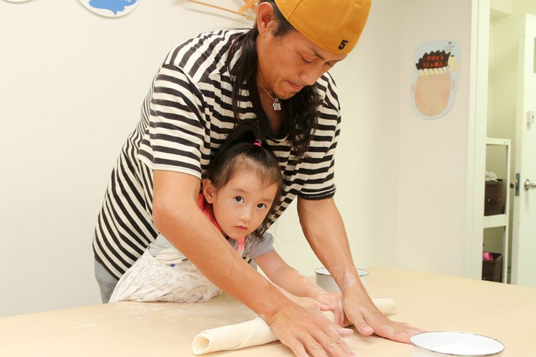 がんばるお父さん、おつかれさまです！ 手打ちうどん作り体験教室 2017年10月 20171008-3.jpg – イリコスキー製麺所