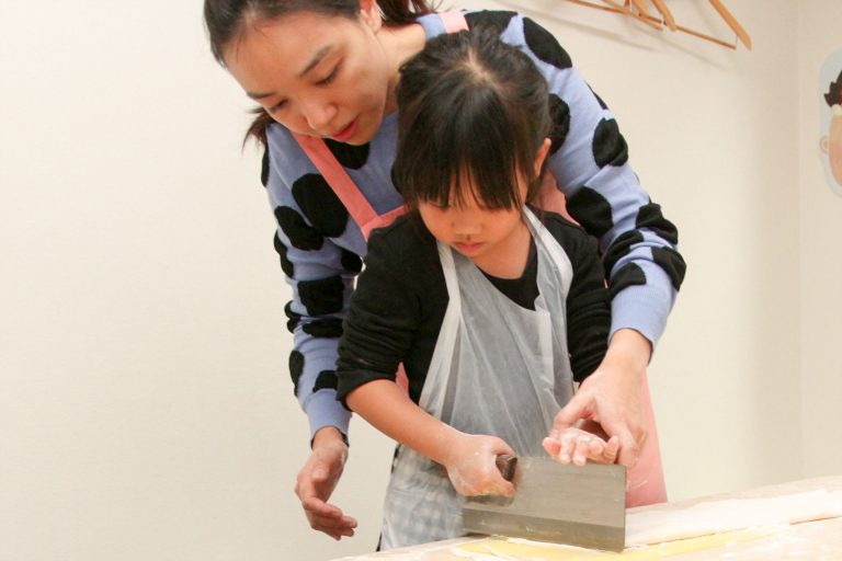がんばるお父さん、おつかれさまです！ 手打ちうどん作り体験教室 2017年10月 20171025-2.jpg – イリコスキー製麺所