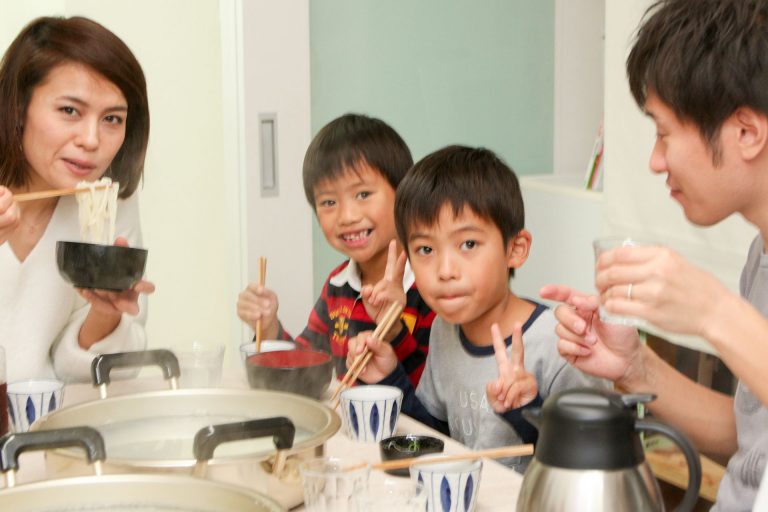 お塩、溶けてる～？ 手打ちうどん作り体験教室 2017年10月 20171029-5.jpg – イリコスキー製麺所