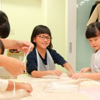 久しぶりの晴れた日に 手打ちうどん作り体験教室 2017年10月 20171030-2.jpg – イリコスキー製麺所