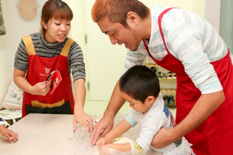 お塩、溶けてる～？ 手打ちうどん作り体験教室 2017年10月 20171103.jpg – イリコスキー製麺所