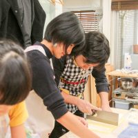 よく晴れた3連休の最終日、ほんわかうどんがたくさんできました！ 手打ちうどん作り体験教室 2017年11月 20171105-3.jpg – イリコスキー製麺所