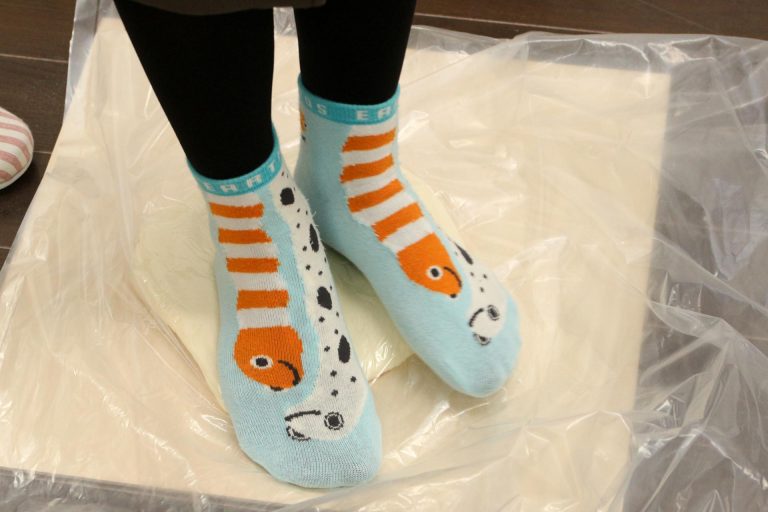 お塩、溶けてる～？ 手打ちうどん作り体験教室 2017年10月 20171111-1.jpg – イリコスキー製麺所