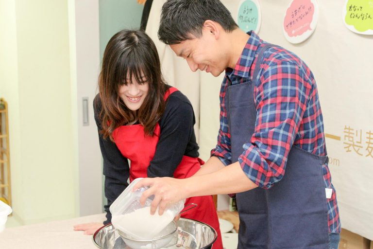 お塩、溶けてる～？ 手打ちうどん作り体験教室 2017年10月 20171111-2.jpg – イリコスキー製麺所