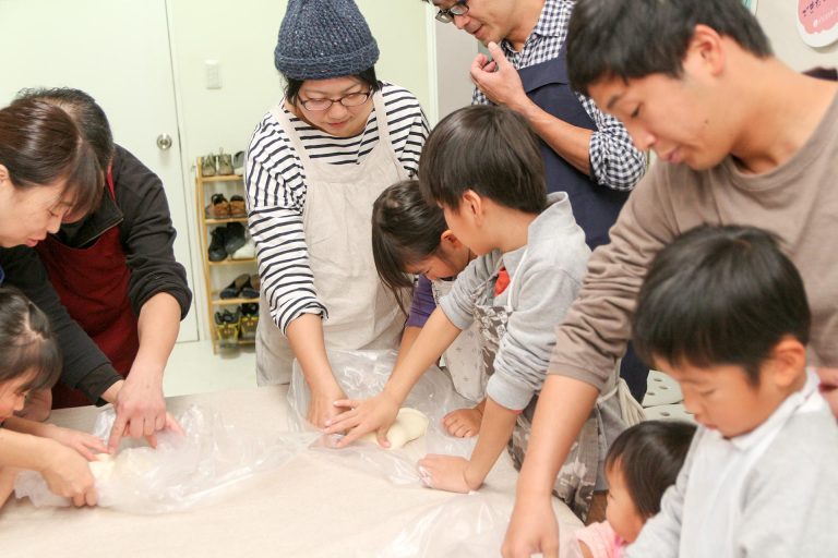 お塩、溶けてる～？ 手打ちうどん作り体験教室 2017年10月 20171112-2.jpg – イリコスキー製麺所