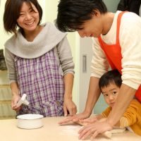 君たちはそれで会話できるんだね 手打ちうどん作り体験教室 2017年11月 20171114-2.jpg – イリコスキー製麺所