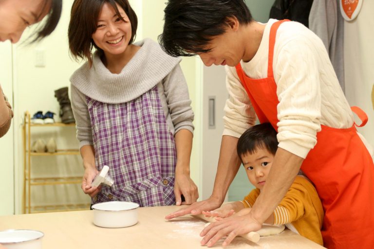 お塩、溶けてる～？ 手打ちうどん作り体験教室 2017年10月 20171114-2.jpg – イリコスキー製麺所