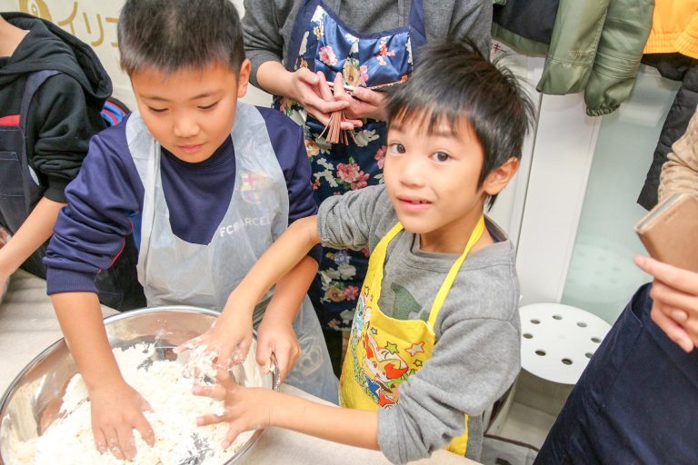 初包丁が麺切包丁 手打ちうどん作り体験教室 2017年11月 20171120-2.jpg – イリコスキー製麺所