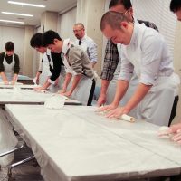 兵庫県社協・共募職員互助会 放課後クラブⅡさま（@兵庫県社会福祉協議会・兵庫県神戸市） 出張手打ちうどん作り体験 2017年11月20日 201711201-8.jpg – イリコスキー製麺所