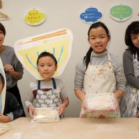 英語のブログ読んで見つけました！ 手打ちうどん作り体験教室 2017年11月 20171121-4.jpg – イリコスキー製麺所