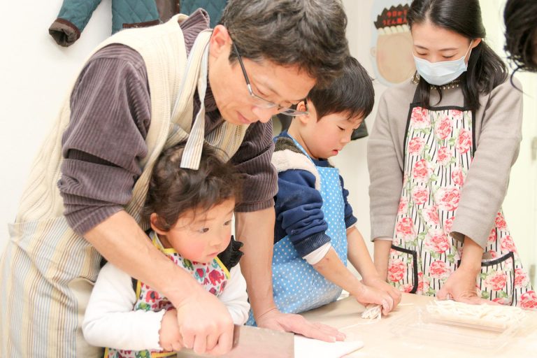 初包丁が麺切包丁 手打ちうどん作り体験教室 2017年11月 20171126-4.jpg – イリコスキー製麺所