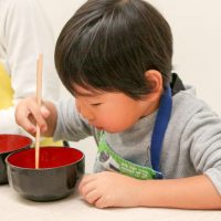 なかよし3人、ゆったりおいしそうなうどんができました 手打ちうどん作り体験教室 2017年12月 20171204-3.jpg – イリコスキー製麺所