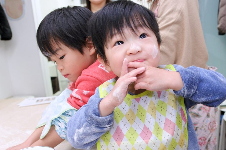 今日も国際色豊かなお客さま 手打ちうどん作り体験教室 2017年12月 20171216-3.jpg – イリコスキー製麺所