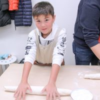 今日も国際色豊かなお客さま 手打ちうどん作り体験教室 2017年12月 20171216-5.jpg – イリコスキー製麺所