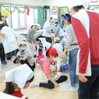 マンション内子ども会さまクリスマス会@大阪府大阪市 出張手打ちうどん作り体験 2017年12月19日 201712171-3.jpg – イリコスキー製麺所