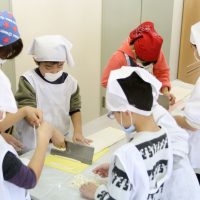 マンション内子ども会さまクリスマス会@大阪府大阪市 出張手打ちうどん作り体験 2017年12月19日 201712171-7.jpg – イリコスキー製麺所