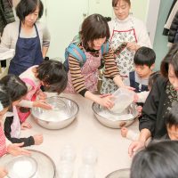 お友達どうしで今日は貸し切り！ 手打ちうどん作り体験教室 2017年12月 20171221-2.jpg – イリコスキー製麺所