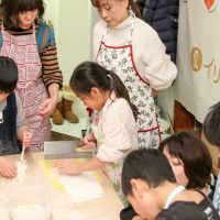 お友達どうしで今日は貸し切り！ 手打ちうどん作り体験教室 2017年12月 20171221-6.jpg – イリコスキー製麺所