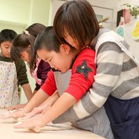 雪を見ながら足で踏む 手打ちうどん作り体験教室 2018年1月 20180103-2.jpg – イリコスキー製麺所