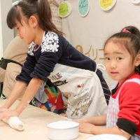 雪を見ながら足で踏む 手打ちうどん作り体験教室 2018年1月 20180103-4.jpg – イリコスキー製麺所