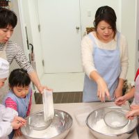 おじいちゃんとボク。見ててほんわかしますね 手打ちうどん作り体験教室 2018年1月 20180105-2.jpg – イリコスキー製麺所