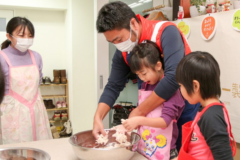 新年、大人の集まりが増えてきました 手打ちうどん作り体験教室 2018年1月 20180106-3.jpg – イリコスキー製麺所