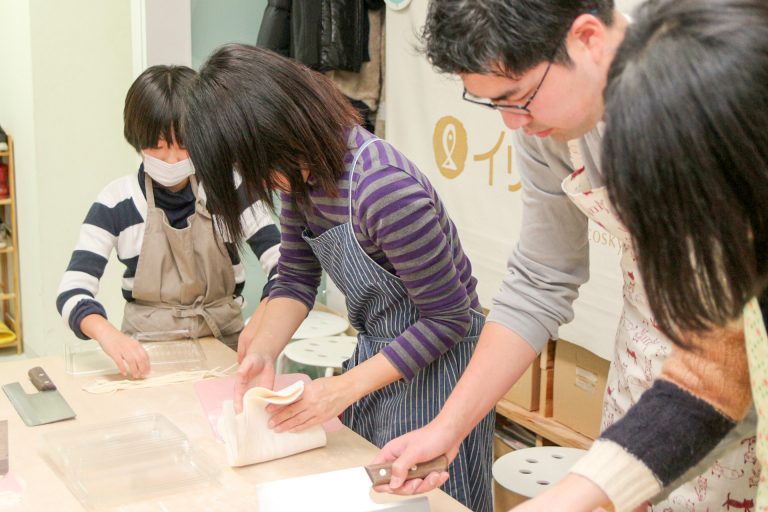 新年、大人の集まりが増えてきました 手打ちうどん作り体験教室 2018年1月 20180108-5.jpg – イリコスキー製麺所