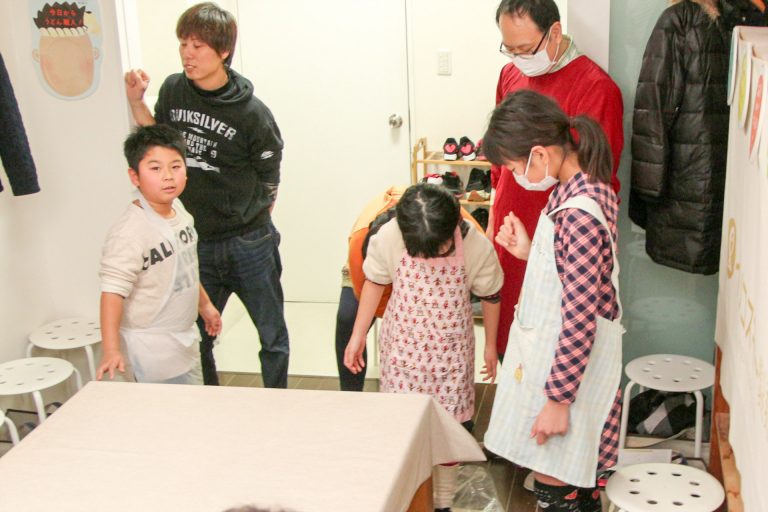 新年、大人の集まりが増えてきました 手打ちうどん作り体験教室 2018年1月 20180108-9.jpg – イリコスキー製麺所