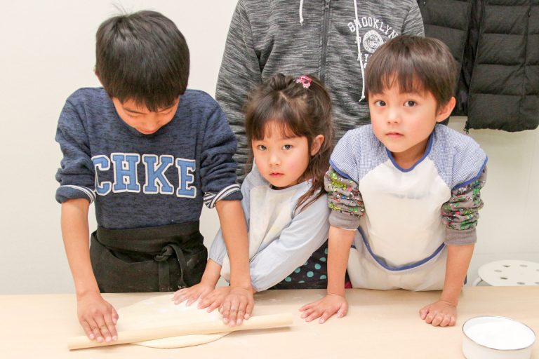 新年、大人の集まりが増えてきました 手打ちうどん作り体験教室 2018年1月 20180114-2.jpg – イリコスキー製麺所