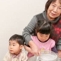 家族みんなで伸ばしますか！ 手打ちうどん作り体験教室 2018年1月 20180120-1.jpg – イリコスキー製麺所