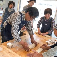 ホームパーティでのご利用 出張手打ちうどん作り体験 2018年1月28日 20180128-6.jpg – イリコスキー製麺所
