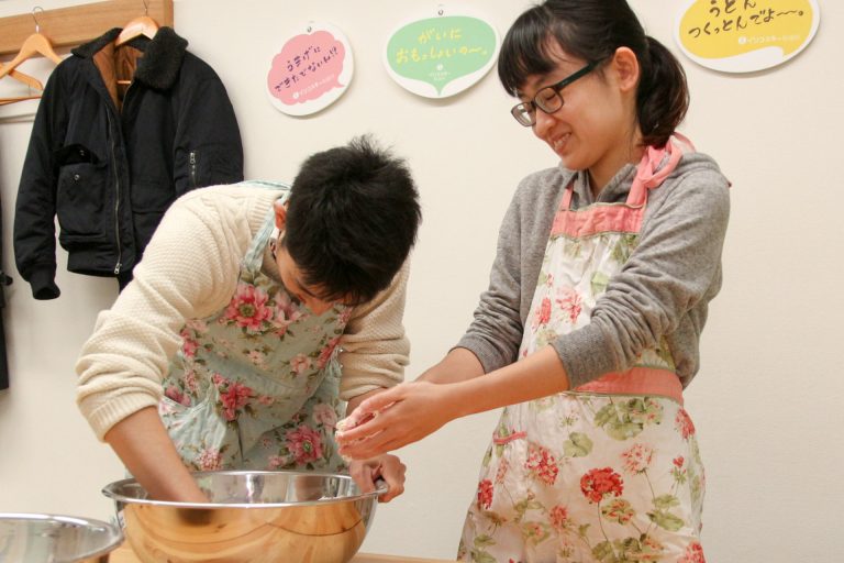 新年、大人の集まりが増えてきました 手打ちうどん作り体験教室 2018年1月 20180203-1.jpg – イリコスキー製麺所