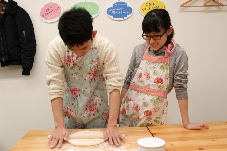 新年、大人の集まりが増えてきました 手打ちうどん作り体験教室 2018年1月 20180203-3.jpg – イリコスキー製麺所