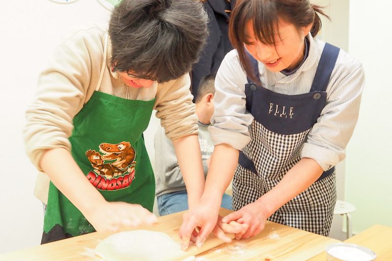 新年、大人の集まりが増えてきました 手打ちうどん作り体験教室 2018年1月 20180209-5.jpg – イリコスキー製麺所