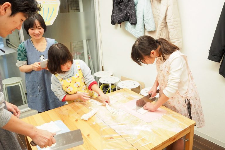 イリコスキー、うぉううぉううぉ～♪ 手打ちうどん作り体験教室 2018年2月 20180211-7.jpg – イリコスキー製麺所