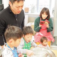 振替休日は仲良しさんでぎっしり 手打ちうどん作り体験教室 2018年2月 20180212-1.jpg – イリコスキー製麺所