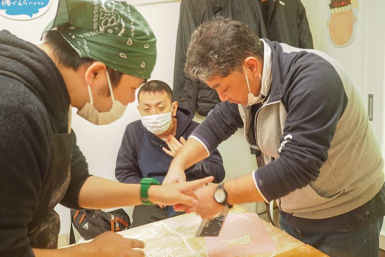 イリコスキー、うぉううぉううぉ～♪ 手打ちうどん作り体験教室 2018年2月 20180216-3.jpg – イリコスキー製麺所